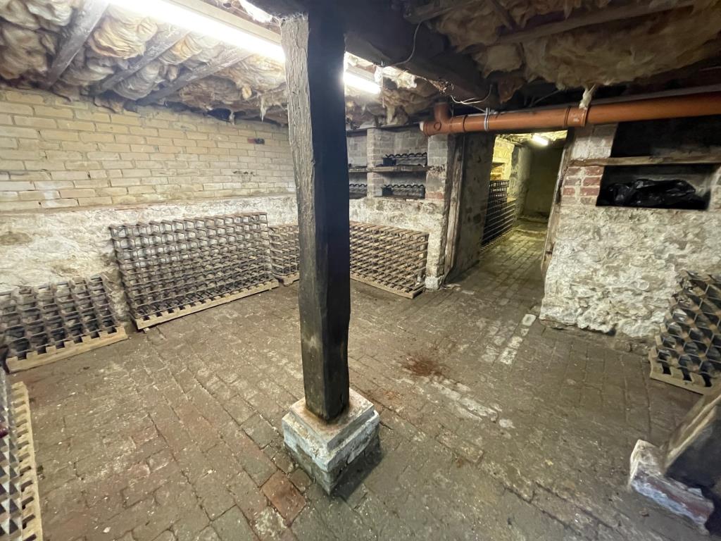 Lot: 129 - THREE-BEDROOM PERIOD PROPERTY IN POPULAR LOCATION - cellar